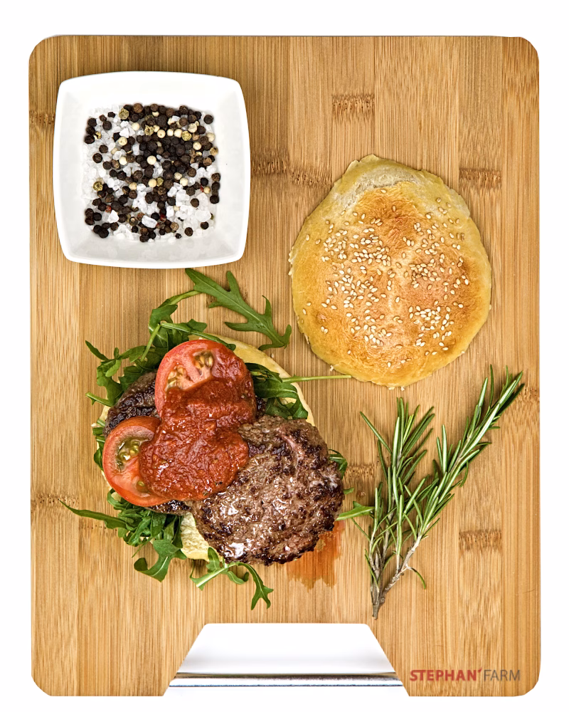 Saftiger Burger mit frischen Zutaten