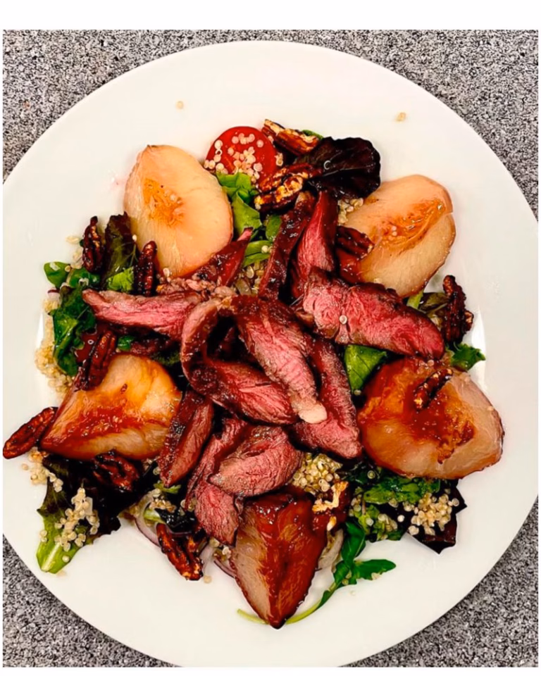 Salat mit geräuchertem Wagyu-Rindfleisch