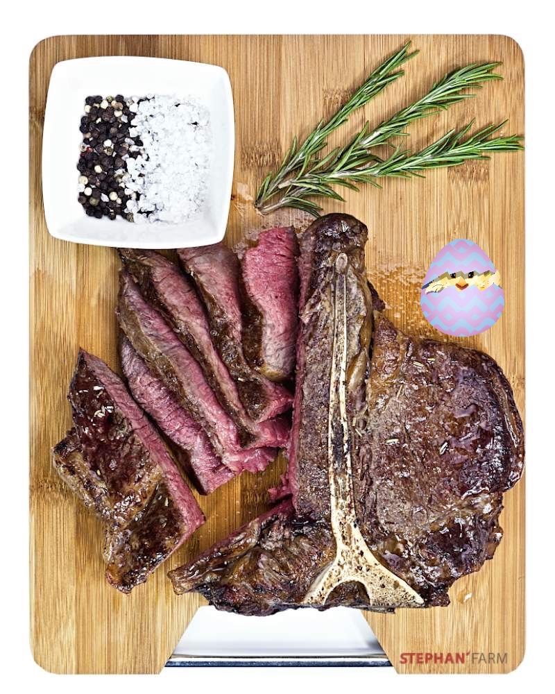 Saftiges Steak mit Gewürzen und Ei