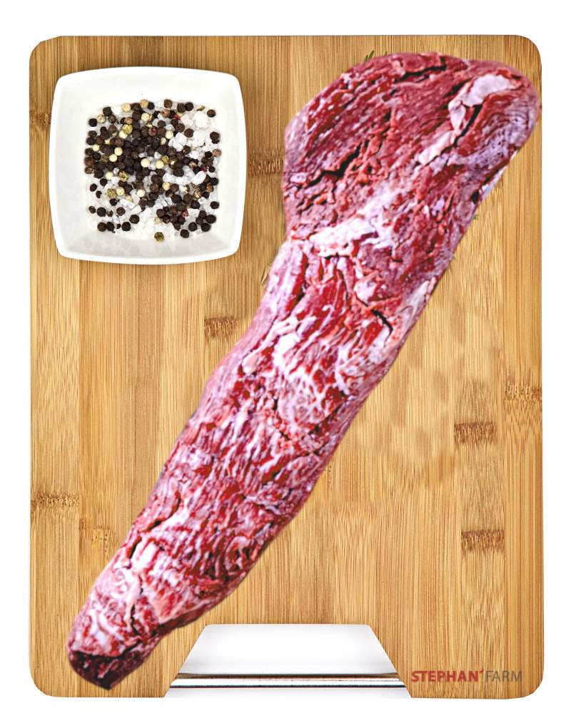 Rohes Fleisch auf einem Schneidebrett