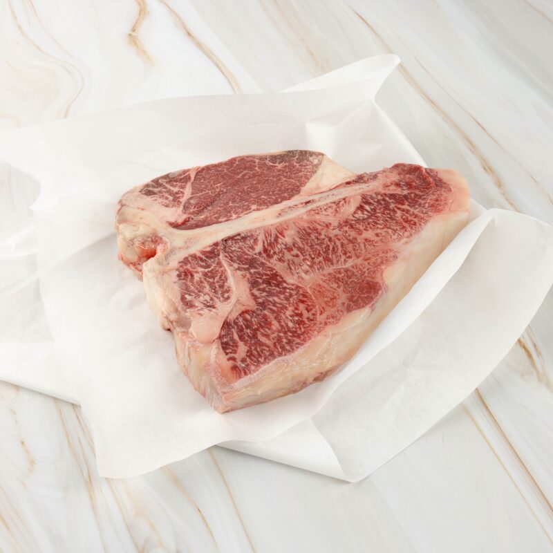 Ein großes Stück rotes Fleisch.