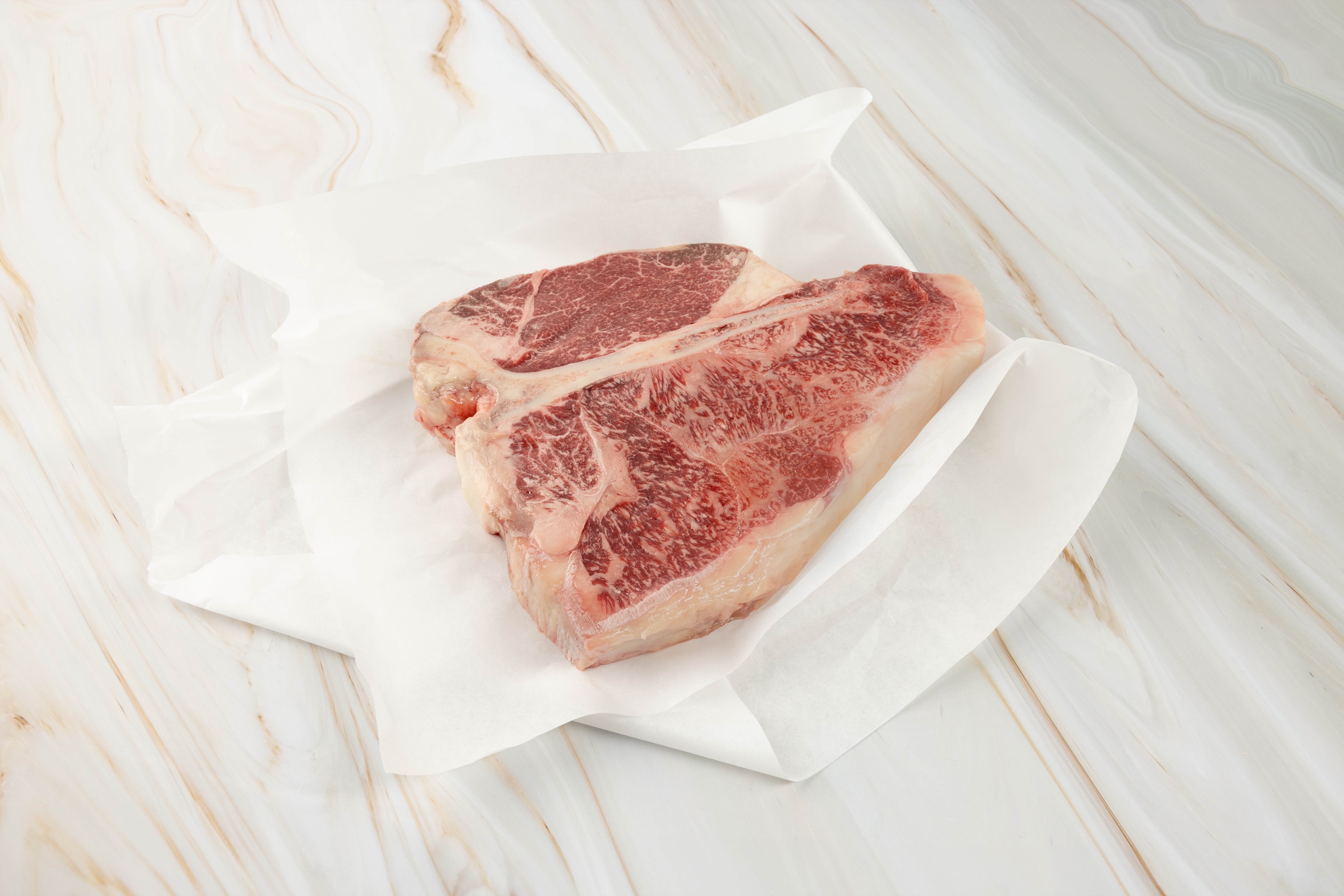 Ein großes Stück rotes Fleisch.