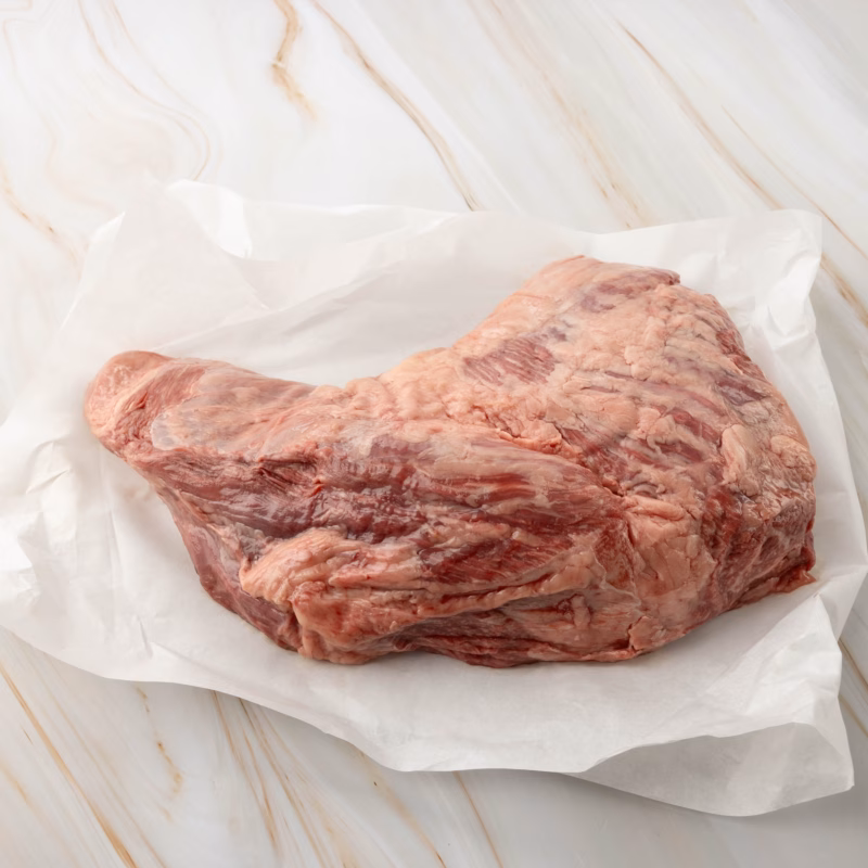 Rohes Fleischstück auf Papier, wagyu tri tip