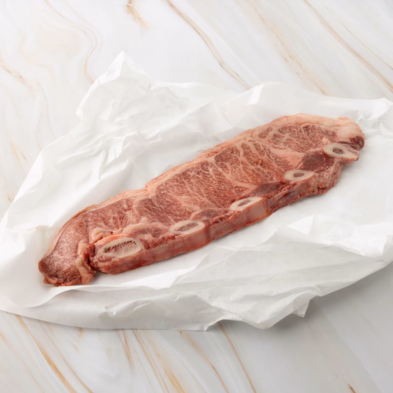 Rohes Short Rib Steak auf Papier